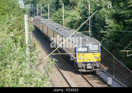 Alresford Essex Vereinigtes Königreich-12 August 2017: UK Waggon Elektrische vier Stück Einheit am Anschluss in Wäldern Stockfoto