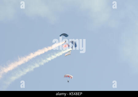 Clacton Essex Vereinigtes Königreich-25 August 2017: Britische Armee Fallschirmspringer bei Clacton kostenlose Airshow Stockfoto