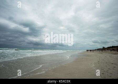 Varadero - Januar 18, Reisen, Varadero, Kuba. Im Bild: Strand von Varadero bei nicht all zu gutem Wetter. (Foto von Ulrich Roth) Stockfoto