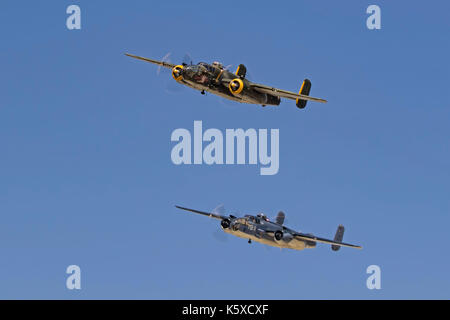 Flugzeuge Paar vintage WWII B-25 Mitchell Bomber Stockfoto