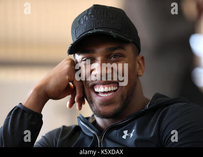 Anthony Joshua während der Pressekonferenz im Fürstentum Stadium, Cardiff. Stockfoto