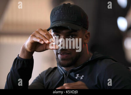 Anthony Joshua während der Pressekonferenz im Fürstentum Stadium, Cardiff. Stockfoto