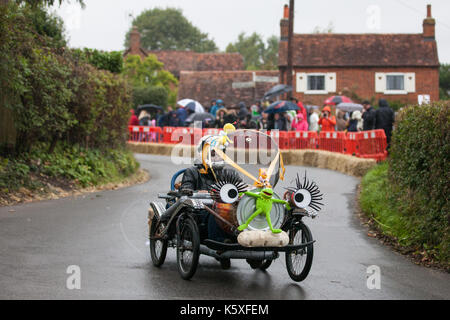 Cookham Dean, UK. 10 Sep, 2017. Ein custom-built Go-kart-Namens die Stig des Dumps konkurriert im Cookham Dean Schwerkraft Grand Prix zugunsten der Thames Valley und Chiltern Air Ambulance. Credit: Mark Kerrison/Alamy leben Nachrichten Stockfoto