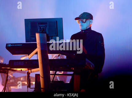 Pet Shop Boys, Chris Lowe. Bestival Music Festival, Lulworth Immobilien, Dorset, Großbritannien. Credit: Finnbarr Webster/Alamy leben Nachrichten Stockfoto