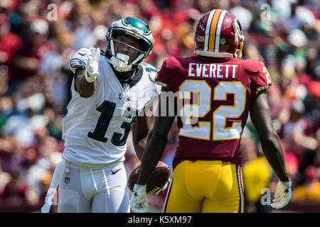 Landover, Maryland, USA. 10 Sep, 2017. Philadelphia Eagles wide receiver Nelson Agholor (13) feiert eine erste vor Washington Redskins cornerback Deshazor Everett (22) Während der NFL Spiel zwischen den Philadelphia Eagles und die Washington Redskins an FedExField in Landover, Maryland. Scott Taetsch/CSM/Alamy leben Nachrichten Stockfoto