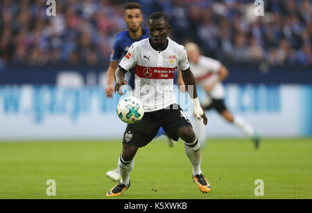 Gelsenkirchen, Deutschland. 10 Sep, 2017. Der Stuttgarter Chadrac Akolo während der deutschen Bundesliga Fußballspiel zwischen Schalke 04 und der VfB Stuttgart an der Veltins Arena in Gelsenkirchen, Deutschland, 10. September 2017. Foto: Ina Faßbender/dpa/Alamy leben Nachrichten Stockfoto