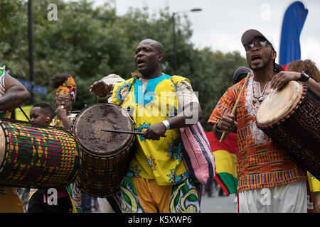 London, Großbritannien. 10 Sep, 2017. Tänzer und Performer, nehmen an der Hackney ein Karnevalsumzug in Hackney, East London. Credit: Vickie Flores/Alamy leben Nachrichten Stockfoto