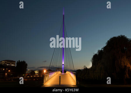 Christchurch Brücke über die Themse in Lesen bei Nacht Stockfoto