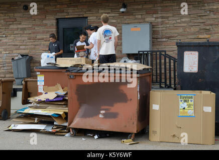 Studenten Recycling auf dem Campus der Universität Colorado Stockfoto