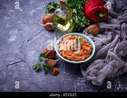 Arabisch oder im Nahen und Mittleren Osten dip Muhammara Stockfoto