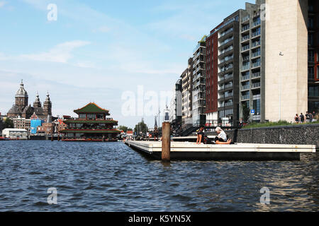 Kanal Leben auf dem Boot in Amsterdam, Holland Stockfoto