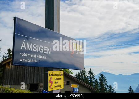 Luzern, JUL 16: Blick vom Sonderzug auf den Pilatus am 16. JUL 2017 in Luzern, Schweiz Stockfoto