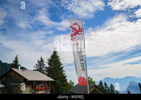 Luzern, JUL 16: Blick vom Sonderzug auf den Pilatus am 16. JUL 2017 in Luzern, Schweiz Stockfoto