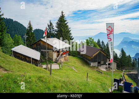 Luzern, JUL 16: Blick vom Sonderzug auf den Pilatus am 16. JUL 2017 in Luzern, Schweiz Stockfoto