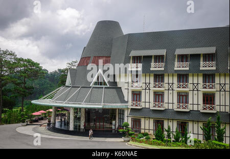 Dalat, Vietnam - 18 Aug, 2017. Luxus Mountain Resort in Winter in Dalat, Vietnam. Da Lat ist rund um einen See und Golfplatz zentriert, und umgeben von Stockfoto