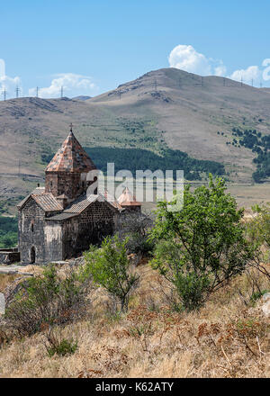 Armenien. Die Kirche von St. astvatsatsin im Kloster Sevanavank, im achten Jahrhundert erbaut. Blick von sevan. Stockfoto