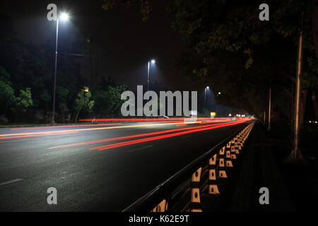 Leichte Spuren am Canal Road, Lahore, Pakistan Stockfoto