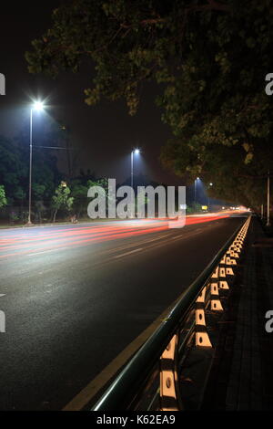 Leichte Spuren am Canal Road, Lahore, Pakistan Stockfoto