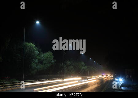 Leichte Spuren am Canal Road, Lahore, Pakistan Stockfoto