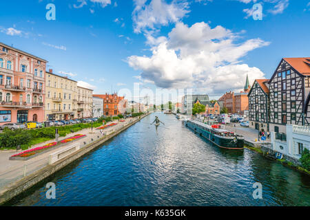 Bydgoszcz, Polen - August 2017: Der Seiltänzer Skulptur über den Fluss Brda Stockfoto