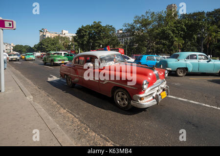 Havanna, - Januar 08, Reisen, Havanna, Kuba, Havanna Stadt. Im Bild: Ein roter Oldtimer. (Foto von Ulrich Roth) Stockfoto