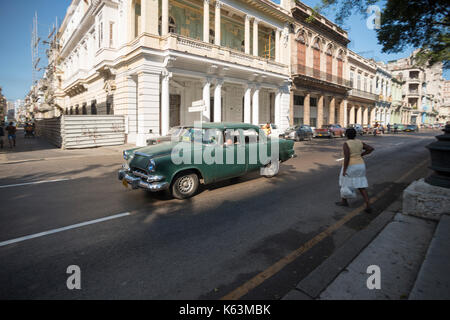 Havanna, - Januar 08, Reisen, Havanna, Kuba, Havanna Stadt. Im Bild: Eine grüne Oldtimer. (Foto von Ulrich Roth) Stockfoto