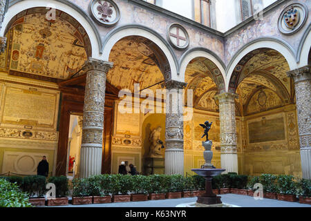 Innenhof am Eingang zum Palazzo Vecchio. Florenz, Italien. Stockfoto