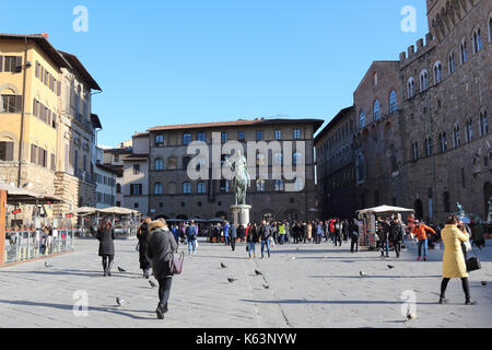 Die Piazza della Signoria mit dem Reiterstandbild Cosimo I. de' Medici. Florenz, Italien. Stockfoto