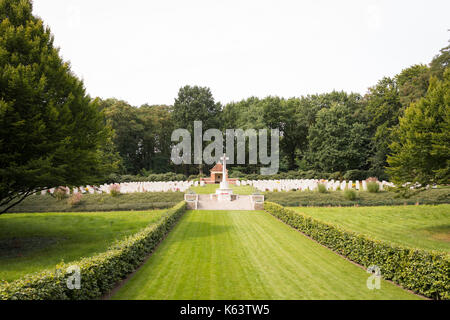 British Commonwealth War Cemetery im Dorf Mook in den Niederlanden Stockfoto