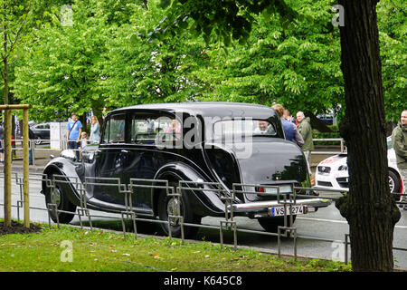 Daimler DE 27 Oldtimer auf der Anzeige zu Beginn der Riga nach Mykonos Gumball 3000 Rally, Riga, Lettland Stockfoto