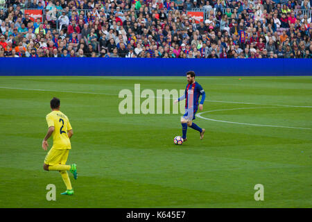 Leo Messi Angriffe mit Kugel - 6/5/17 Barcelona gegen Villarreal Fußball-Liga Match im Camp Nou, Barcelona. Stockfoto