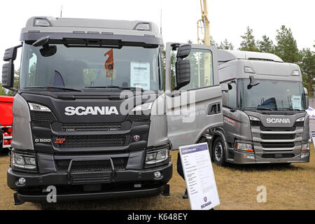 HYVINKAA, Finnland - 8 September, 2017: neue G-Serie von Scania Lkw, auf der linken G500XT für schwere Operationen und G500 Recht wie auf der Maxpo 2017 gesehen, Stockfoto