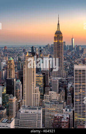 New York City Skyline im Sonnenuntergang, Luftbild.