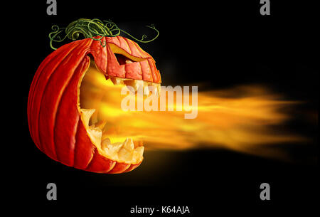 Kürbis Flammen auf schwarzem Hintergrund als Dämon Brandkatastrophe scary jack o lantern Charakter in einer Seitenansicht Ausatmen heiß brennende Fackel. Stockfoto