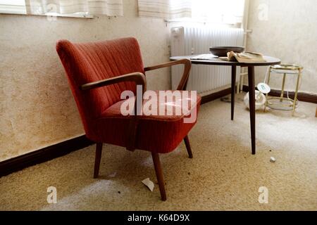 Riefensbeek, Deutschland. 31 Aug, 2017. Möbel in einem alten verrotteten Haus, Deutschland, Stadt Riefensbeek, 31. August 2017. Foto: Frank Mai | Nutzung weltweit/dpa/Alamy leben Nachrichten Stockfoto