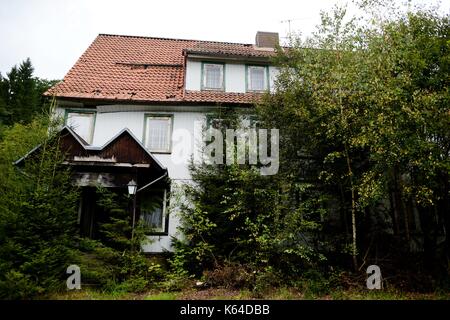 Riefensbeek, Deutschland. 31 Aug, 2017. Alte morsche Haus, Deutschland, Stadt Riefensbeek, 31. August 2017. Foto: Frank Mai | Nutzung weltweit/dpa/Alamy leben Nachrichten Stockfoto