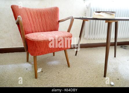 Riefensbeek, Deutschland. 31 Aug, 2017. Möbel in einem alten verrotteten Haus, Deutschland, Stadt Riefensbeek, 31. August 2017. Foto: Frank Mai | Nutzung weltweit/dpa/Alamy leben Nachrichten Stockfoto