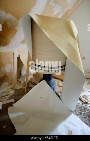 Riefensbeek, Deutschland. 31 Aug, 2017. Möbel in einem alten verrotteten Haus, Deutschland, Stadt Riefensbeek, 31. August 2017. Foto: Frank Mai | Nutzung weltweit/dpa/Alamy leben Nachrichten Stockfoto