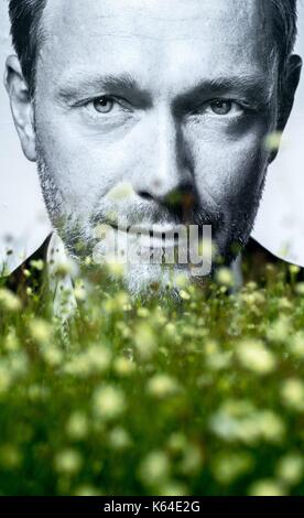 Hannover, Deutschland. 27 Aug, 2017. Ein Wahlplakat der Kandidat Christian Lindner (FDP) für den Deutschen Bundestag Wahl in Hannover (Deutschland), 27. August 2017. | Verwendung der weltweiten Kredit: dpa/Alamy leben Nachrichten Stockfoto