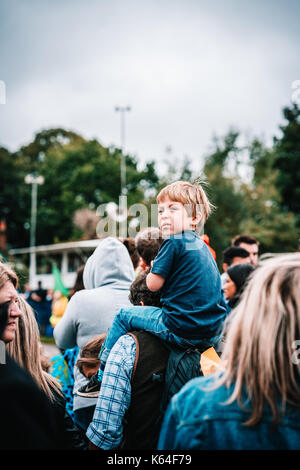 Köstner, UK. 10 Sep, 2017. Zuschauer auf der 11 Schwerpunkt Grand Prix in Cookham, Berkshire, Vereinigtes Königreich am 10. September 2017 stattfand. Das Kapital, das von der Charity Go-kart event ging an der Thames Valley Air Ambulance. Credit: Worsfold/Alamy leben Nachrichten Stockfoto