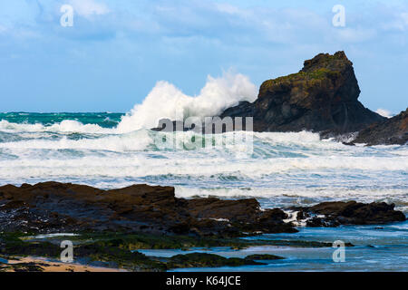 Die Küste von North Cornwall, UK. 11 Sep, 2017. UK Wetter: Gale force Winde zerschlagen, die Küste von North Cornwall im Vereinigten Königreich. Trevone Bay, Constantine Bay und Bedruthen Schritte. Credit: James Pearce/Alamy leben Nachrichten Stockfoto