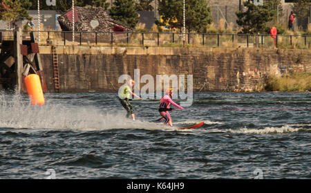 Cardiff, Großbritannien. 9 Sep, 2017. Ntm 12 britischen National Water Ski Racing an der Cardiff Bay, September 2017 Quelle: Graham Hase/alamy leben Nachrichten Stockfoto