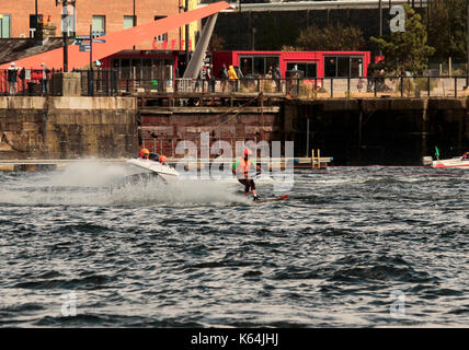 Cardiff, Großbritannien. 9 Sep, 2017. Ntm 12 britischen National Water Ski Racing an der Cardiff Bay, September 2017 Quelle: Graham Hase/alamy leben Nachrichten Stockfoto