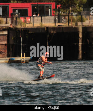 Cardiff, Großbritannien. 9 Sep, 2017. Ntm 12 britischen National Water Ski Racing an der Cardiff Bay, September 2017 Quelle: Graham Hase/alamy leben Nachrichten Stockfoto