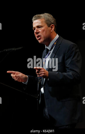 Brighton, UK. 11 Sep, 2017. Mark Serwotka, Generalsekretär der öffentlichen und kommerziellen Services Union, PCS, spricht an der Trades Union Congress TUC-Konferenz 2017 in Brighton, UK, Monday, September 11, 2017. Credit: Lukas MacGregor/Alamy leben Nachrichten Stockfoto