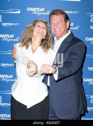 Edie Lutnick, Joe Theismann anwesend für Cantor Fitzgerald jährliche Nächstenliebe Tag, Cantor Fitzgerald, New York, NY 11. September 2017. Foto: Lev Radin/Everett Collection Stockfoto