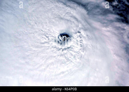 Das Auge des Hurricane Jose über den Atlantik oberhalb der Leeward Inseln mit Blick direkt auf das Meer, wie von den Astronauten auf der Internationalen Raumstation 10. September 2017 gesehen. Stockfoto