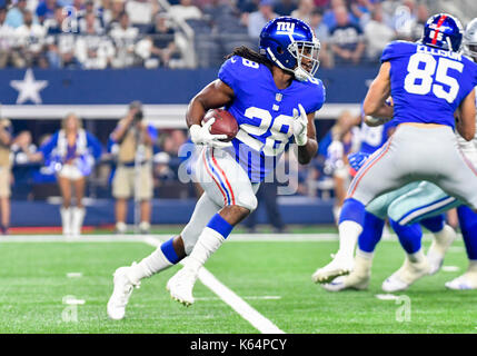 September 10, 2017: New York Giants zurück laufen Paul Perkins #28 trägt den Ball im dritten Quartal bei einem NFL Football Spiel zwischen den New York Giants und Dallas Cowboys bei AT&T Stadium in Arlington, TX Dallas besiegt New York 19-3 Albert Pena/CSM Stockfoto