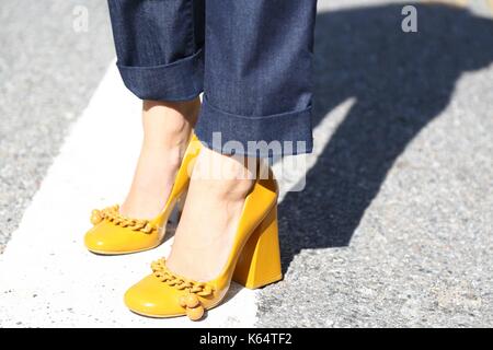 New York City, USA. September 2017. Stylist Emili Sindlev posiert während der New York Fashion Week auf der Straße - 8. September 2017 - Foto: Runway Manhattan/Valentina Ranieri ***nur zur redaktionellen Verwendung weltweit/dpa/Alamy Live News Stockfoto