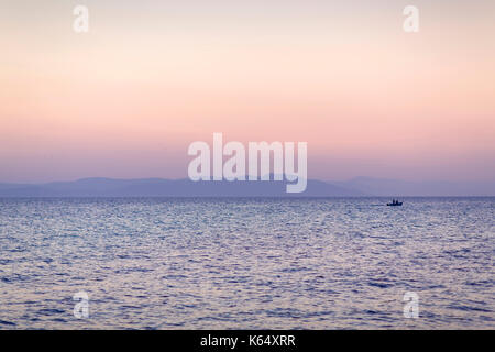 Turquey gesehen von der Insel Kos (Cos), in Griechenland. Die Insel Kos ist nur 4 km entfernt von der Türkei und ist eine vorläufige Standort für Migranten mai Stockfoto